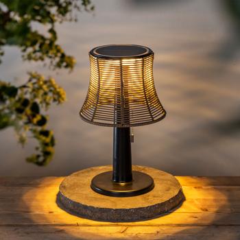 Preview: Lampada da tavolo solare a LED retrò con paralume in rattan, 21 x 33 cm, illuminazione d‘atmosfera per giardino e patio, senza fili, resistente alle intemperie