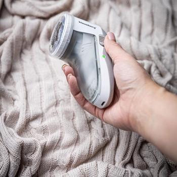 Preview: 2er-Set Akku-Fusselentferner mit Auffangbehälter: Effizient, kabellos & schonend, für Kleidung, Möbel & Textilien, wiederaufladbar, leicht zu reinigen