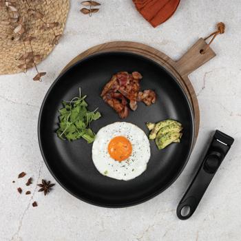 Preview: 5 Pfannen-Kochset mit Titanbeschichtung, elegantes Mattschwarz – Geschmiedetes Aluminium, Smart Lids & Glasdeckel, langlebig & robust