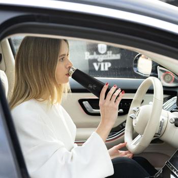 Preview: Hochwertige 0,4L Edelstahl Thermoskanne in Matt-Schwarz: Für heiße & kalte Getränke, auslaufsicher, doppelwandig & ein stilvoller Begleiter für unterwegs