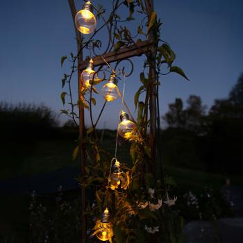 Preview: 2er-Set Solar-LED-Lichterkette mit 20 warmweissen Glühbirnen-LEDs - 2,85 Meter beleuchtet - Autark, wetterfest IP44 für Garten & Balkon