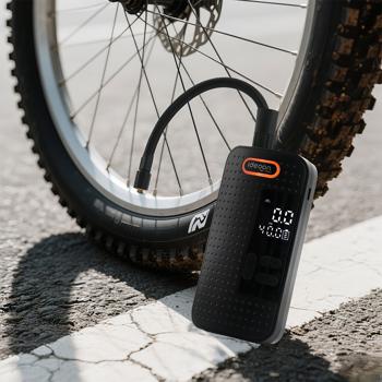 Preview: Mobiler 10.3 bar Akku-Kompressor: Leistungsstarke & kabellose Luftpumpe mit Digital-Display für Auto & Fahrrad, inkl. Powerbank und LED-Leuchte