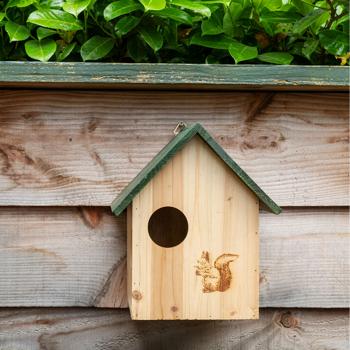 Preview: Casetta per scoiattoli in legno con 3 fori di fuga – nido sferico per scoiattoli – rifugio adatto alla specie e aiuto per lo svernamento in giardino