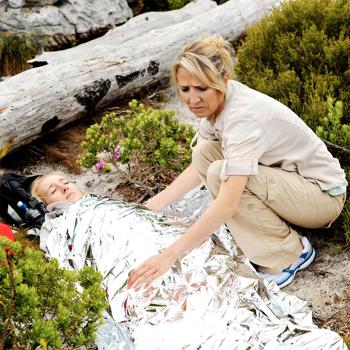 Preview: 10er-Set Zuverlässige Rettungsdecke, 210 x 160 cm, silber - silber, Notfalldecke - Erste Hilfe Wärmefolie, ein Produkt der NASA