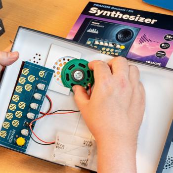 Preview: Kit elettronico per sintetizzatore creativo - Semplice kit fai-da-te senza saldatura - Costruisca il suo strumento musicale completo e suoni subito Preview: Kit elettronico per sintetizzatore creativo - Semplice kit fai-da-te senza saldatura - Costruisca il suo strumento musicale completo e suoni subito