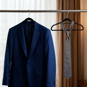 Preview: Cintres premium, lot de 10, avec crochet pivotant à 360 degrés, revêtement antidérapant et support supplémentaire pour cravates, ceintures ou écharpes, gain de place