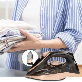 Preview: Kabelloses Dampfbügeleisen 2200W – Keramik-Bügelsohle kratzfest, schwarz-kupfer Design für mühelose Bügelfreiheit Preview: Kabelloses Dampfbügeleisen 2200W – Keramik-Bügelsohle kratzfest, schwarz-kupfer Design für mühelose Bügelfreiheit