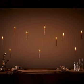 Preview: Schwebende LED Kerzen (10er Set) mit Zauberstab-Fernbedienung – Magische Hänge-Deko für Mottoparty, Halloween, Weihnachten – Warmweiss Flackernd Preview: Schwebende LED Kerzen (10er Set) mit Zauberstab-Fernbedienung – Magische Hänge-Deko für Mottoparty, Halloween, Weihnachten – Warmweiss Flackernd