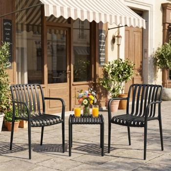 Preview: Modernes Bistro-Set: 2 Gartenstühle mit Armlehnen & ein schicker Beistelltisch, Schwarz – aus robustem Kunststoff, wetterfest, stilvoll & stabil 