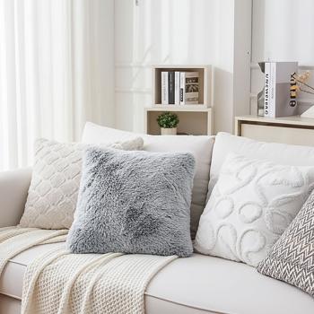Flauschiges Dekokissen 45x45 cm - Traumhaft weicher Kissenbezug in Fell-Optik, Graues Kunstfell, Bezug abnehmbar - Weich, warm & pflegeleicht