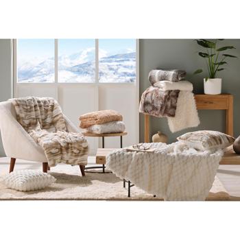 Preview: 4-piece set: cozy sofa blankets 180 x 220 cm & 125 x 150 cm and 2 fluffy snuggle cushions 45 x 45 cm in faux-fur look, sand color - For feel-good moments