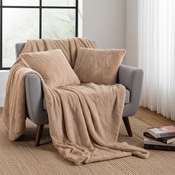 4-piece set: cozy sofa blankets 180 x 220 cm & 125 x 150 cm and 2 fluffy snuggle cushions 45 x 45 cm in faux-fur look, sand color - For feel-good moments