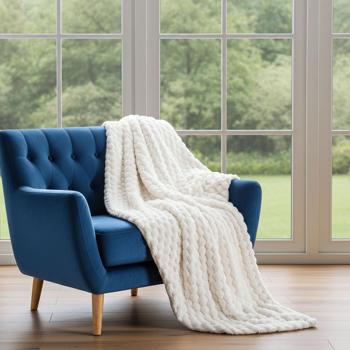 Elegant cozy sofa blanket, 180 x 220 cm, white - Ideal as a warming companion for cozy moments on the sofa or as a bedspread