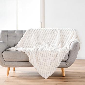 Preview: Elegant cozy sofa blanket, 125 x 150 cm, white - Ideal as a warming companion for cozy hours on the sofa or as a bedspread