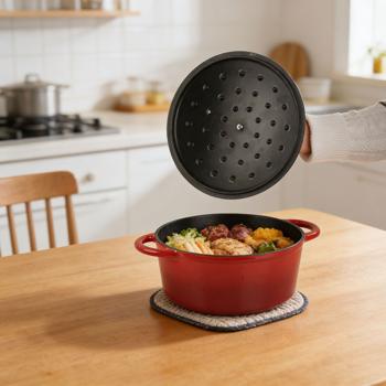 Preview: Gusseisen Topf mit Deckel 22cm Rund, Emaillierter Schmortopf 2,2L Rot, Bräter für alle Herdarten wie Induktion, Backofenfestes Kochgeschirr Profi