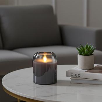 LED Kerze Grau 7,5 x 10 cm: Bewegliche Flamme, warmweisses Licht, flackernd - hochwertige Deko Kerze, gemütliche LED-Beleuchtung, modern & sicher
