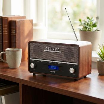 Fantastic retro DAB+/FM digital radio with Bluetooth: stylish clock radio with AUX - great sound & modern 2x5W hi-fi quality