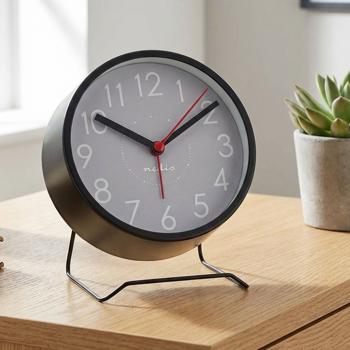 Lautloser Analoger Wecker in Schwarz – Kompakter Retro Tischwecker ohne Ticken, Modernes Design, Grau-Analog-Zifferblatt, Quartz Uhr