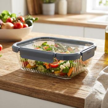 Borosilicate glass food storage container, 1040 ml – Elegant ribbed glass with secure plastic lid and 4-way clip closure for long-lasting freshness