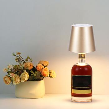 Preview: Set de 4 élégantes lampes bouteille rechargeables or: dimmables – 3 couleurs de lumière: transforme les bouteilles en éclairages d’ambiance – lampe bouteille avec abat-jour en métal