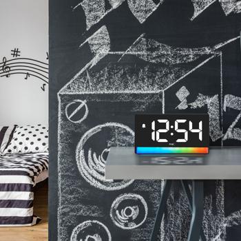 Preview: Modern digital alarm clock with mood light: LED light alarm clock with USB charging function, 6 colour gradients, 8 constant colours, dimmable – mains operation & batteries