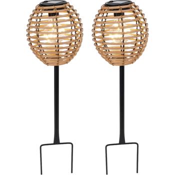 Preview: 2er-Set Elegante Solar-Steckleuchte für Garten & Terrasse: Robuste LED Solarlampe mit Metallstab, Rattan-Optik für stimmungsvolle Wege