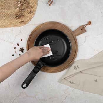 Preview: Elegant pan & pot set with universal Click-It handle, 10 pcs, titanium non-stick coating, matt black, PFOA-free, glass lids with strainer & trivet