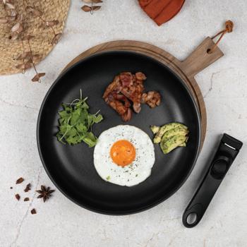 Preview: Elegant pan & pot set with universal Click-It handle, 10 pcs, titanium non-stick coating, matt black, PFOA-free, glass lids with strainer & trivet