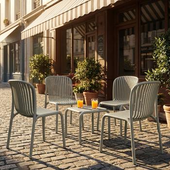 Preview: Set: 4 Stapelbare Gartenstühle und ein moderner Beistelltisch in Beige, Bauhaus-Optik - ergonomische Terrassenstühle & stabiler Gartentisch