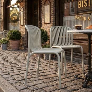 Preview: 2er-Set Stapelbarer Gartenstuhl in Beige, moderner Kunststoffstuhl in Bauhaus-Optik - ergonomischer Terrassenstuhl, wetterfest und nachhaltig