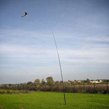 Preview: Set cerf-volant répulsif oiseaux : grand épouvantail volant avec mât télescopique robuste en fibre de verre de 9 m pour jardins, champs et étangs à poissons