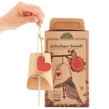 Preview: Leckerbissen Wildtierwelt kit – DIY set with 3 feeder bells for children – winter feeding stations for wild birds with coconut fat