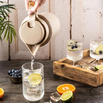 Preview: Thermos de conférence 2L acier inox beige-bois – carafe isotherme sans BPA avec ouverture one-press à une main et poignée en bois véritable pour boissons chaudes et froides