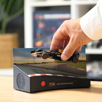 Preview: Oracle Red Bull Racing Adventskalender: Ideal für Motorsport-Fans, inkl. Begleitbuch - Rennauto-RB21-Modellbausatz 1:43 mit Soundmodul