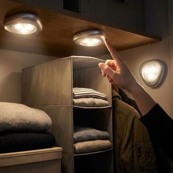 Preview: 3er-Set LED Push-Lichter mit je 3 LEDs: Kompakte Touch-Lampen, batteriebetrieben inkl. 3x AAA - mit Klebestreifen und Halter, silber
