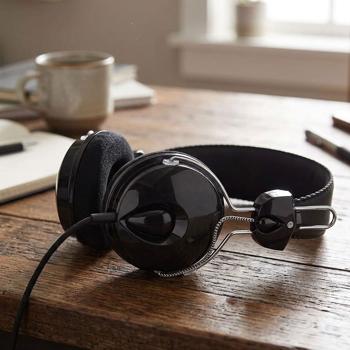 Casque on-ear avec câble USB-C, filaire avec transducteurs de 40 mm, coussinets rembourrés et arceau réglable, câble tressé 1,1 m, noir