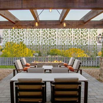 Preview: Ghirlande decorative di edera, set di 24, in plastica e fibre tessili, ingannevolmente reali, ognuna lunga 2,2 m e 81 foglie per una decorazione murale di stile