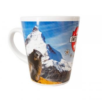 Preview: Swiss Ethno Kaffeebecher - Keramik Tasse mit Henkel - Alpenpanorama & Switzerland-Schriftzug - 9x10cm - Ideales Geschenk für Swissness-Liebhaber
