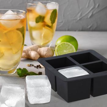 Preview: Flexible Eiswürfelform für 4 XL-Eiswürfel - Für Whiskey & Cocktails - Leicht zu reinigen - Kälteresistent & hygienisch - 5x5x5cm je Eiswürfel