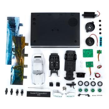 Preview: Adventskalender, Modellauto Porsche Carrera RS, Begleitbuch und zahlreiches Zubehör