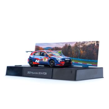 Preview: Calendrier de l‘Avent Hyundai i30 NTCR 2021 à assembler - Miniature réaliste en métal avec module sonore - Cadeau idéal pour fans de rallye et tuning Preview: Calendrier de l‘Avent Hyundai i30 NTCR 2021 à assembler - Miniature réaliste en métal avec module sonore - Cadeau idéal pour fans de rallye et tuning
