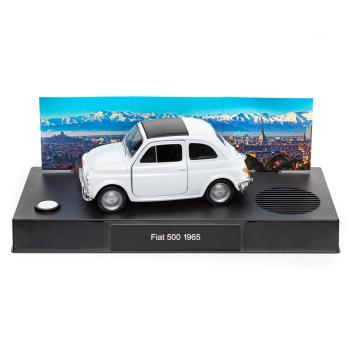 Calendario dell‘Avvento, modellino di auto FIAT Nuova 500, piattaforma con modulo sonoro, libro di accompagnamento