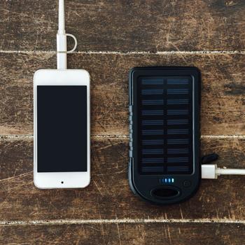 Preview: Batterie externe solaire avec lampe de poche intégrée – 4000 mAh, 2 ports USB, 10 W, panneau solaire, voyant d’état – compatible iPhone, Samsung, Android