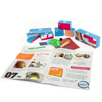 Preview: Calendrier de l‘Avent CheXperiment - 24 Expériences avec Checker Tobi - Dès 8 ans, ludique, éducatif, sans plastique - Produit en allemand Preview: Calendrier de l‘Avent CheXperiment - 24 Expériences avec Checker Tobi - Dès 8 ans, ludique, éducatif, sans plastique - Produit en allemand