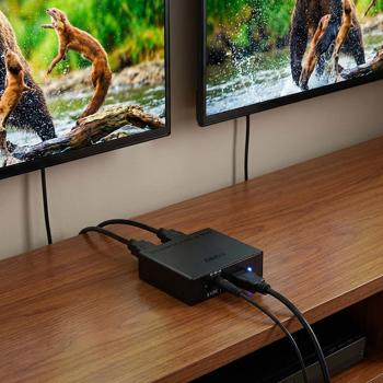 Leistungsstarker 1 zu 2 HDMI Splitter: Verteilt Ultra HD HDMI Signale auf zwei HD-Bildschirme, schwarz, erstklassige Signal-Qualität