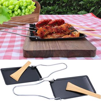 Preview: Pratico set di 6 padelle per raclette e barbecue, con manico pieghevole e spatola in legno, con rivestimento antiaderente - ideale per le serate più tranquille Preview: Pratico set di 6 padelle per raclette e barbecue, con manico pieghevole e spatola in legno, con rivestimento antiaderente - ideale per le serate più tranquille
