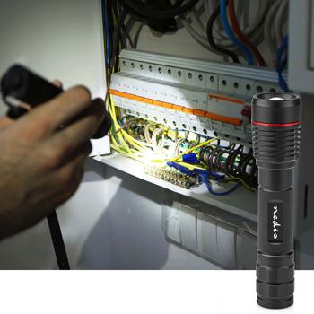 Preview: LED-Taschenlampe - robustes Vollmetallgehäuse IPX7 wasserdicht - 200m Leuchtweite 1000 Lumen - 10W Li-Ionen-Akku USB-C wiederaufladbar