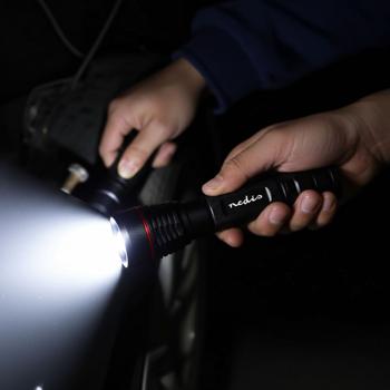 LED-Taschenlampe - robustes Vollmetallgehäuse IPX7 wasserdicht - 200m Leuchtweite 1000 Lumen - 10W Li-Ionen-Akku USB-C wiederaufladbar