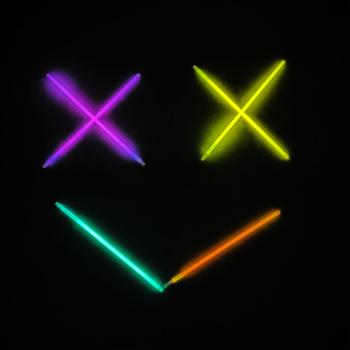 Preview: Bracelets lumineux fluorescents 90 pièces - Idéal fêtes camping activités plein air - 5 couleurs - Sans flamme - Raccords inclus