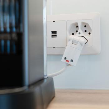 Preview: Fiche de montage pivotante-rabattable type 12 - Pour prises difficiles d‘accès - Flexible, réutilisable - Blanc - 250V-10A-IP20